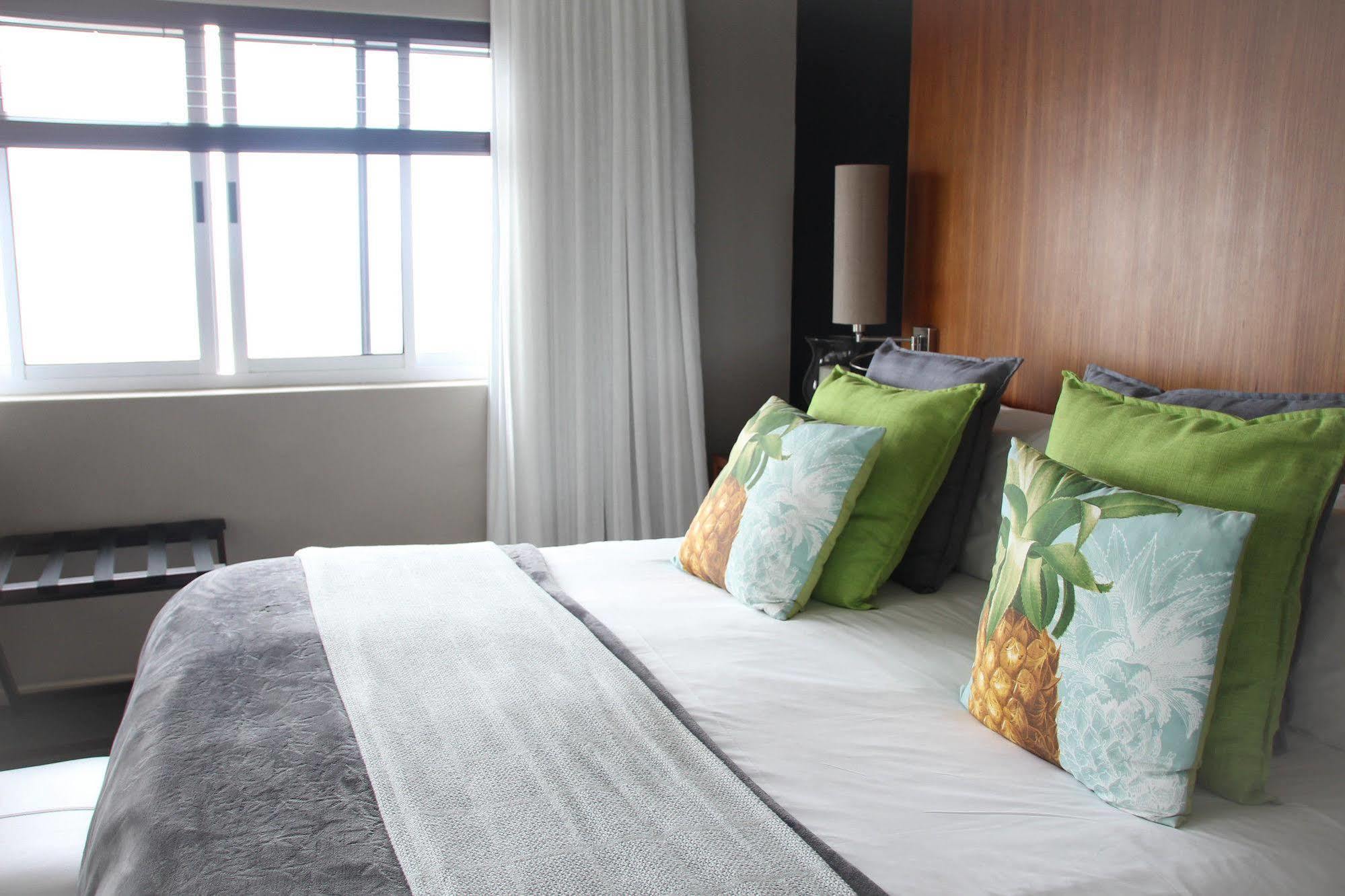 Ambassador And Self Catering Hotel 4*