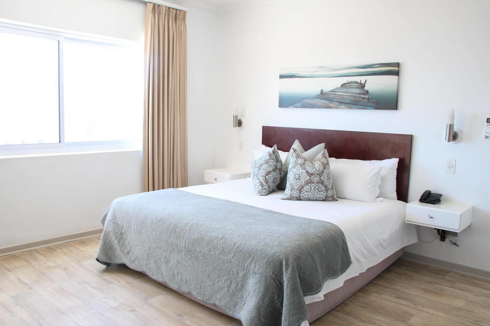 Ambassador And Self Catering Hotel 4*